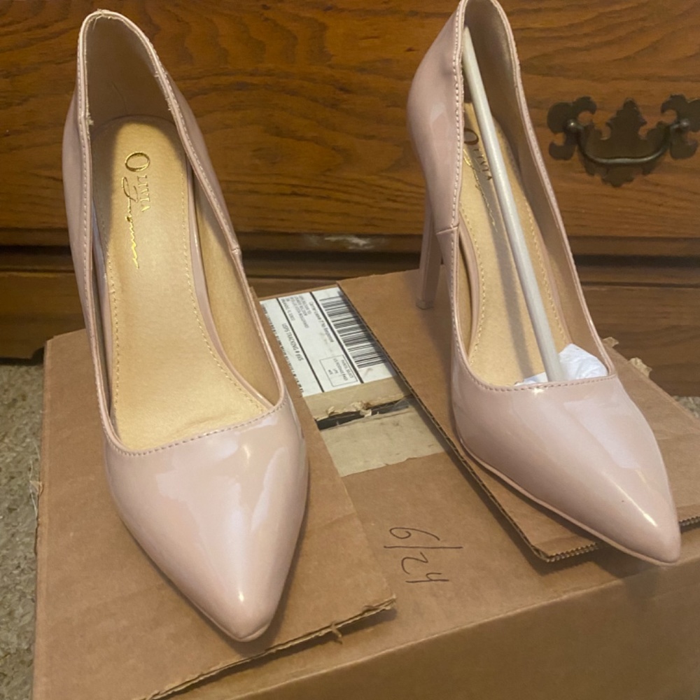 Shoes - Picture 4 of 16